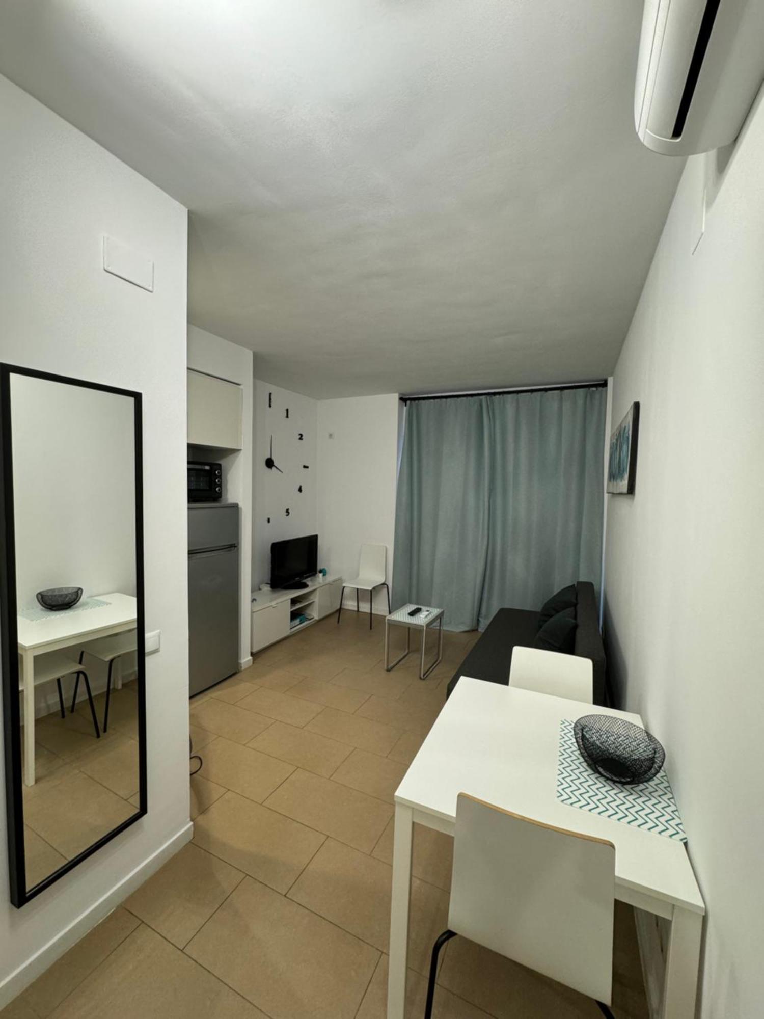 Moderno Apartamento Con Parking,Tarrassa, Barcelona Terrassa Exterior photo